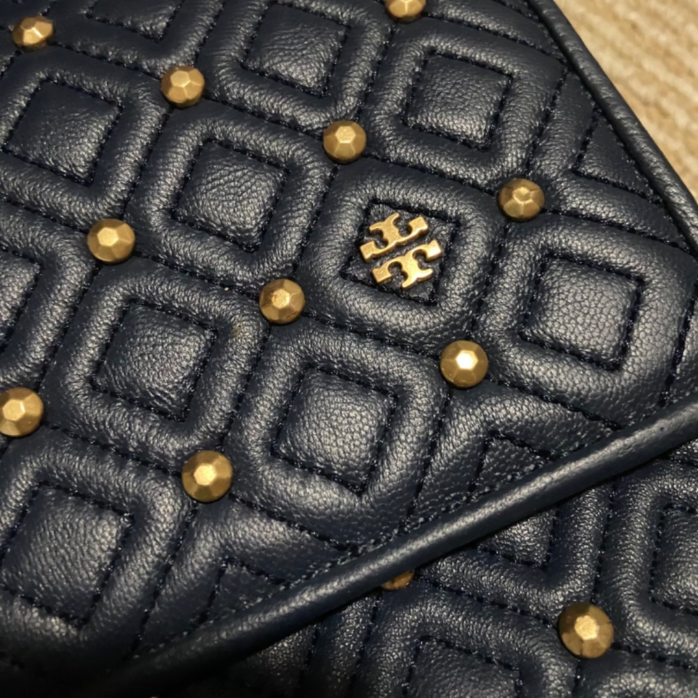 SOLD New Tory Burch Fleming Stud Large Shoulder Bag Navy - Picture 3 of 12